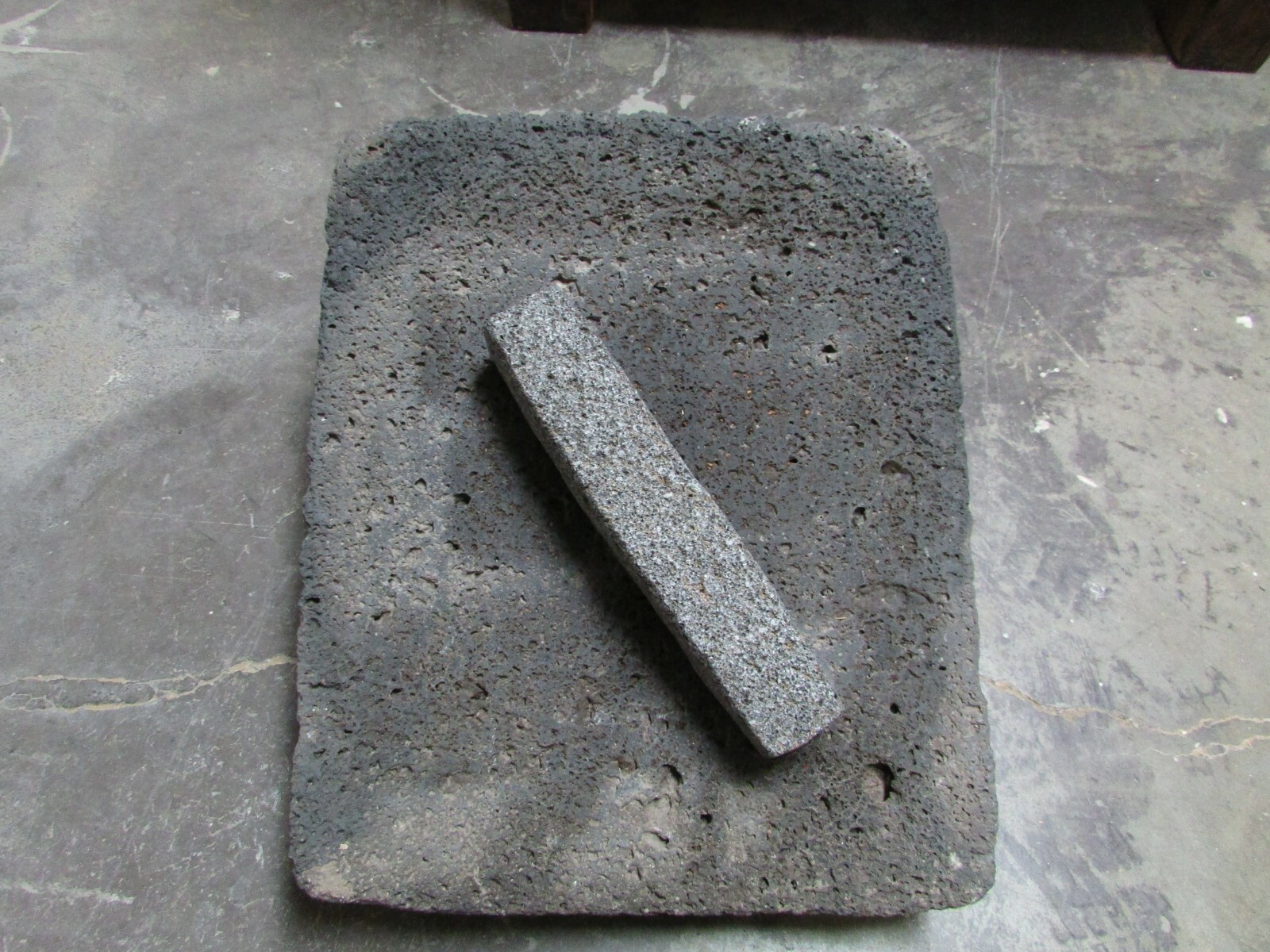 Antique Metate #46-Grinder-Rustic-Complete-Old Mexican–Primitive-14×17.5×8.5
