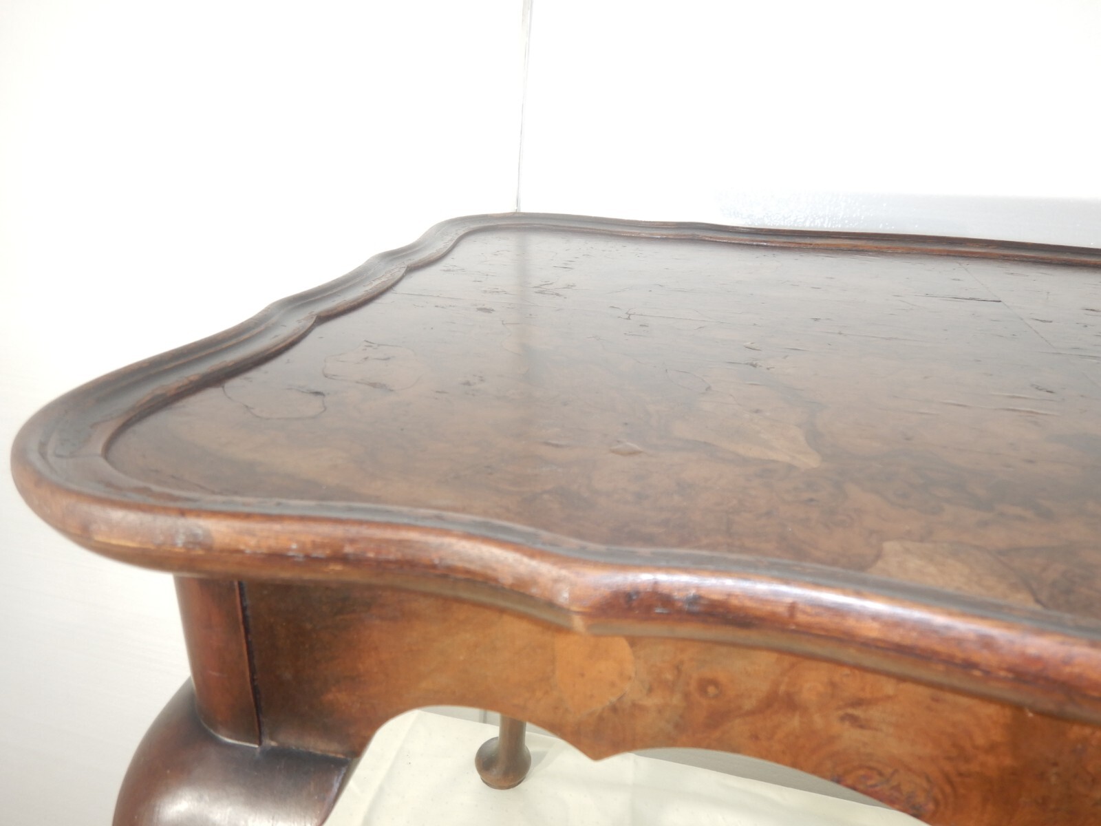 Queen Anne style Oyster veneered top End Table Nightstand Stand Mahogany