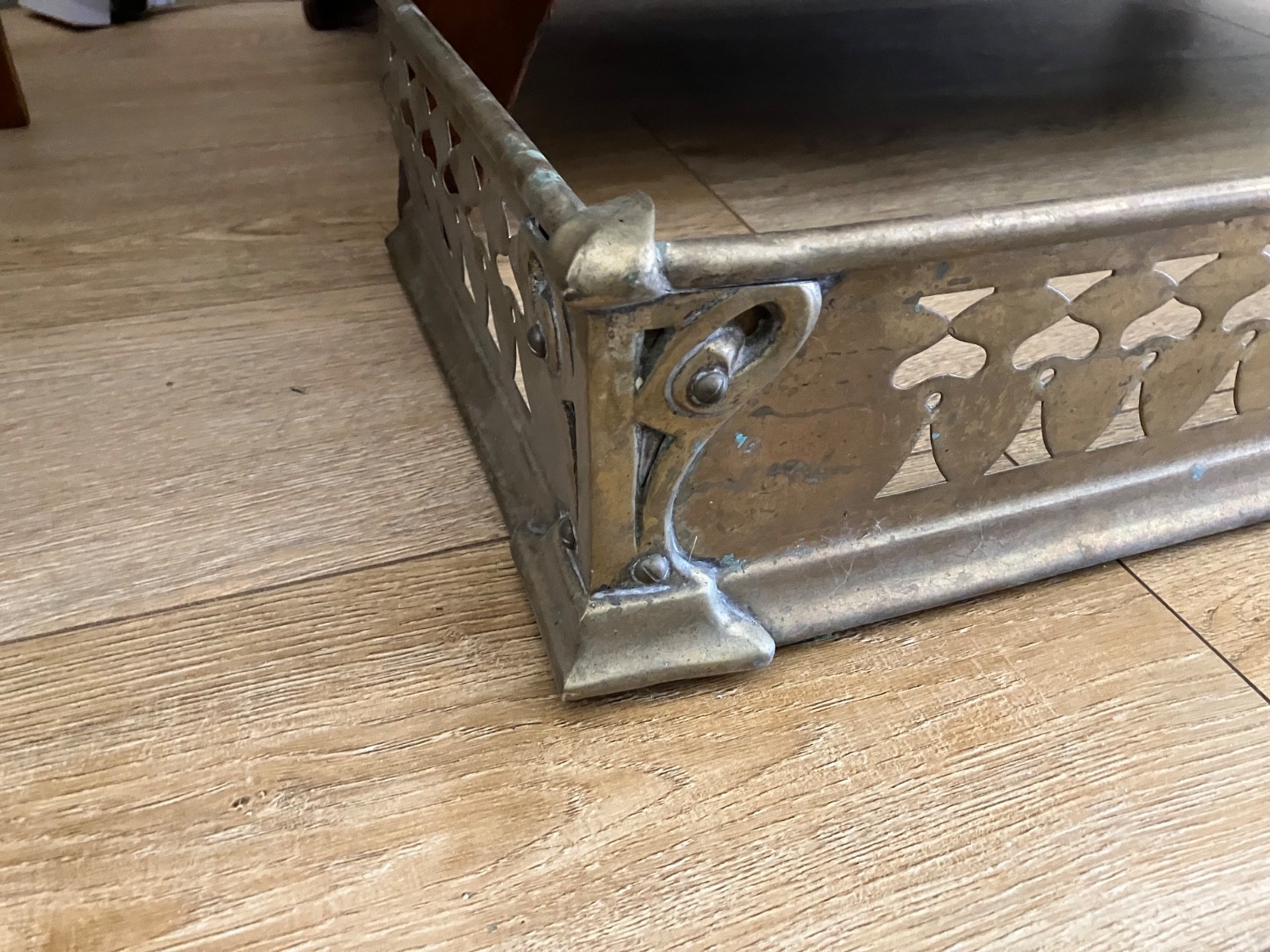 VICTORIAN PIERCED BRASS FIREPLACE FENDER 36 in.