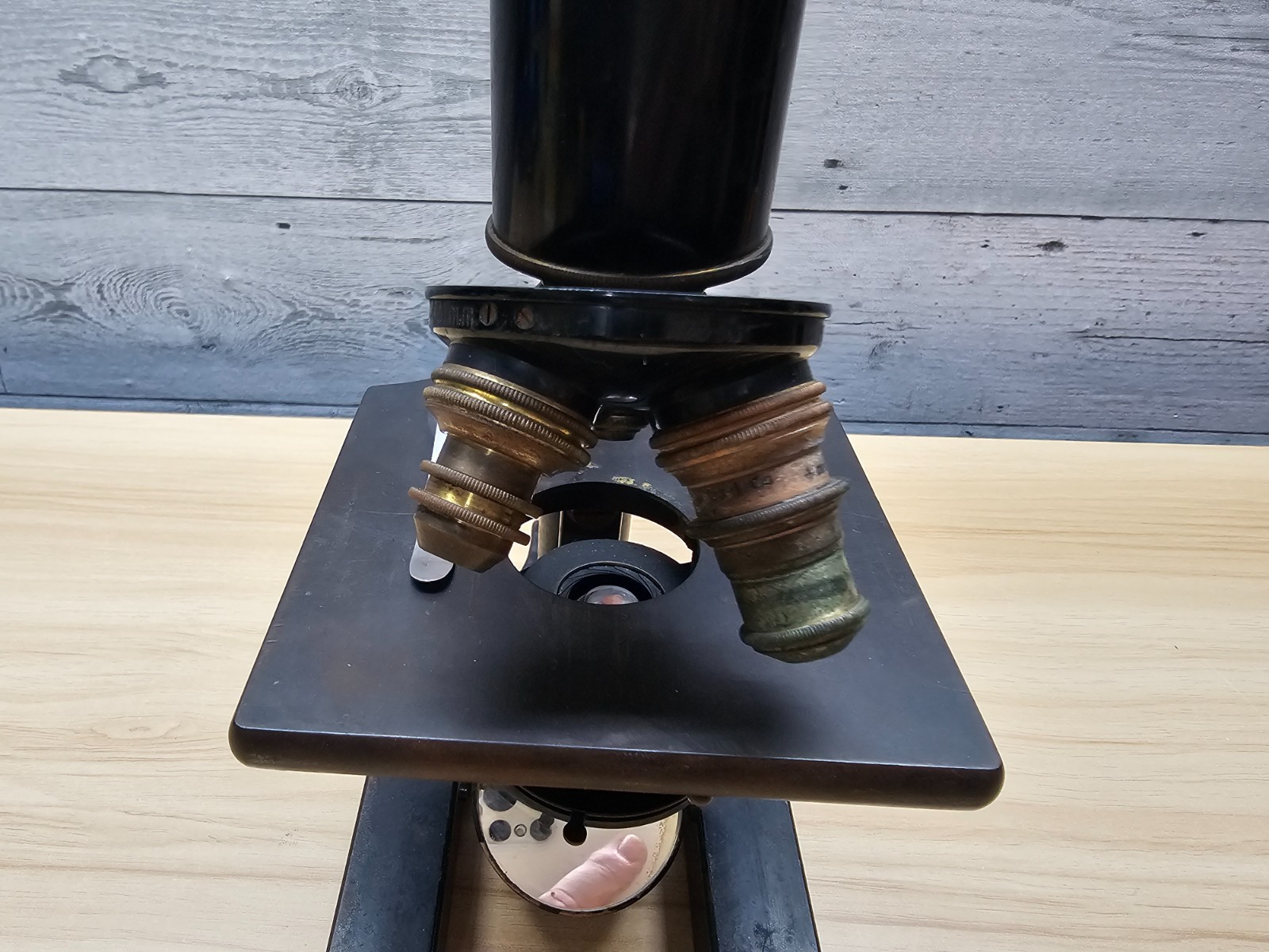 ANTIQUE BAUSCH & LOMB MICROSCOPE AND OPTICS – W/ ORIG. WOODEN CASE – 1908