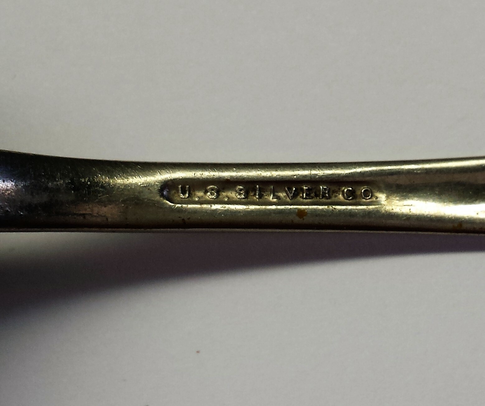 US SILVER SILVERPLATE SOLID SHELL BERRY or CASSEROLE SPOON