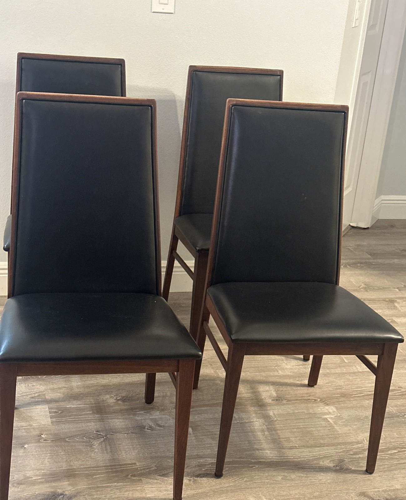 Mid-Century Modern Dillingham Walnut Dining Chairs – Set of 4