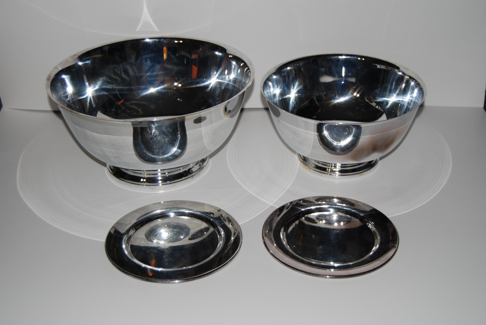 Lot of 4 Oneida Paul Revere Reproduction Silver Plated Large Bowls 10″ & 8″ Dia