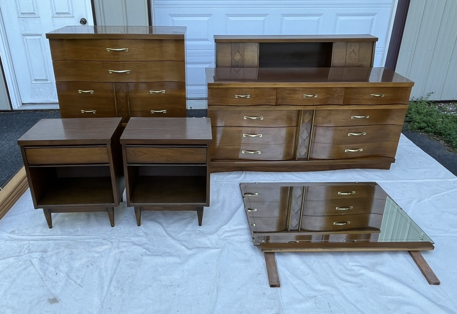 MCM Bassett Walnut Bedroom Set Dresser Tallboy 2 Nightstands Mirror Vintage 1960
