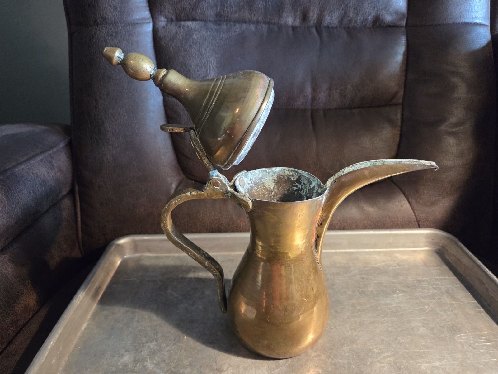 Vintage 11″ Dallah Middle Eastern Coffee Pot Pitcher Hand Wrought Brass 2+ Lbs.