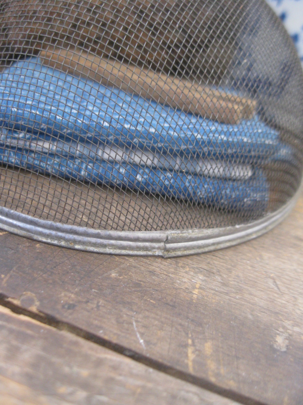 Small True Antique Wire Mesh Shoofly Food Cover Screen Wood Knob 6-1/4″ Diameter