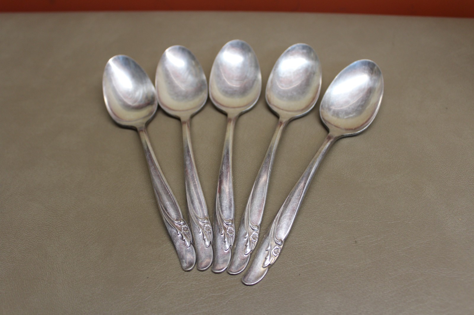 Rogers & Bros Reinforced Plate Silverware Floral Exquisite 1957 five Teaspoons