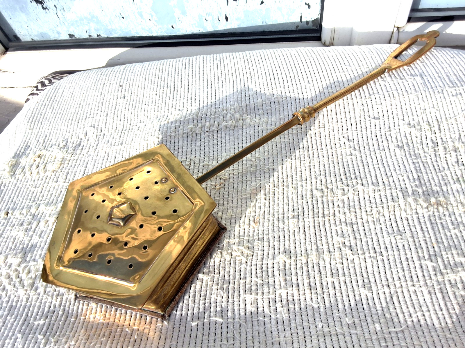 ANTIQUE POLISHED BRASS & METAL LIDDED CHESTNUT ROASTER / WARMER – 51 cm