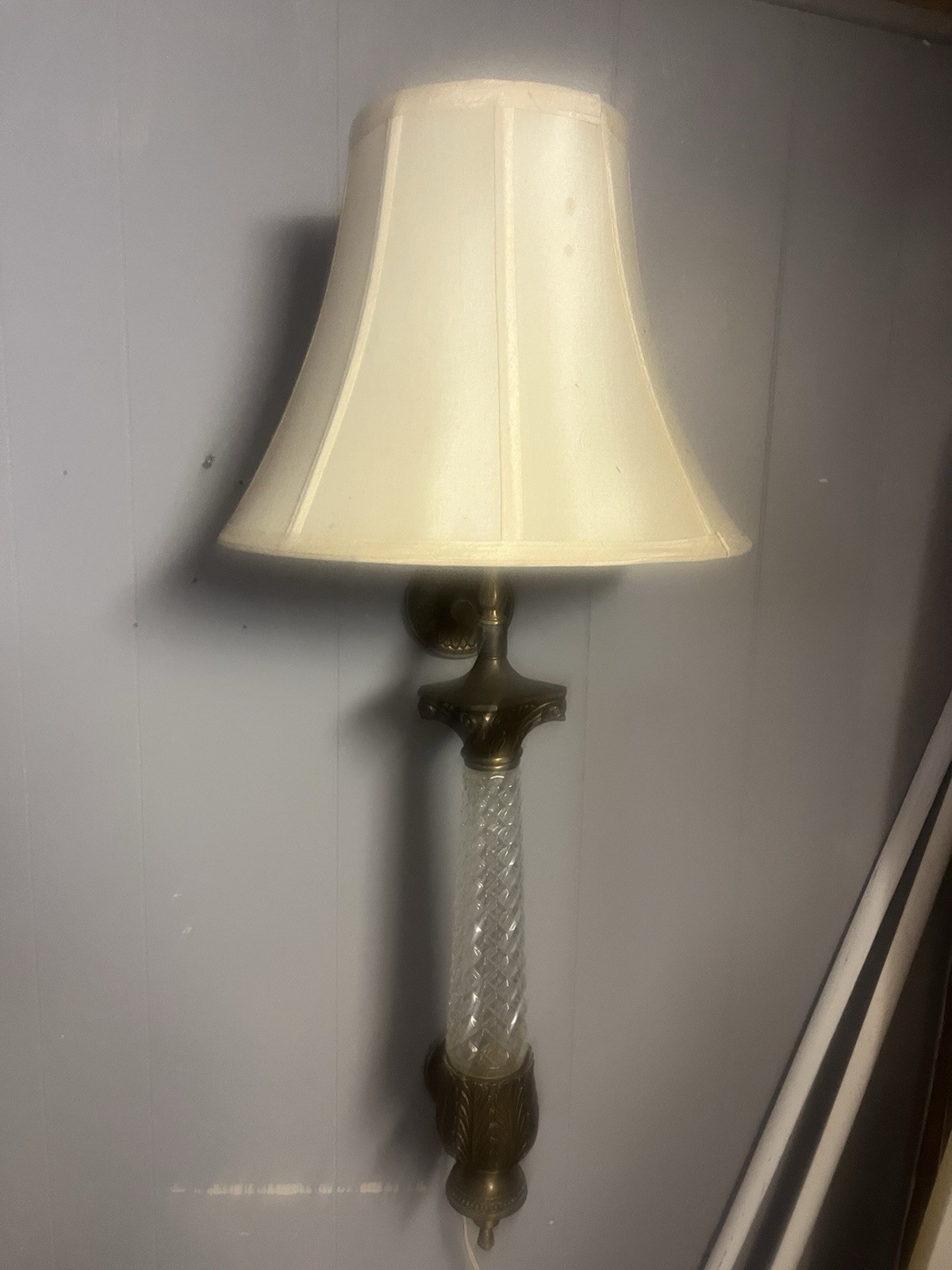 Antique Accurate Casting Company brass diamond cut wall lamp
