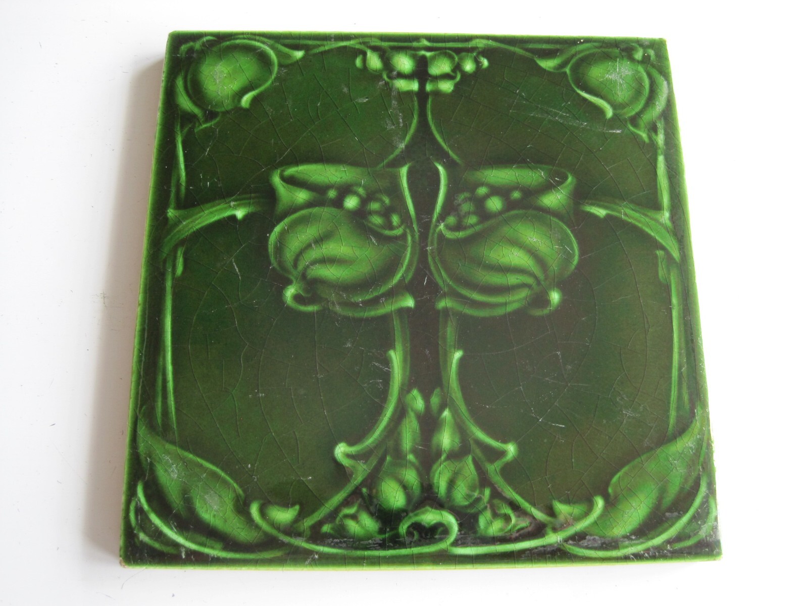 ANTIQUE 6″ MOULDED & MAJOLICA GREEN GLAZED ART NOUVEAU MARSDEN TILE C1906/08