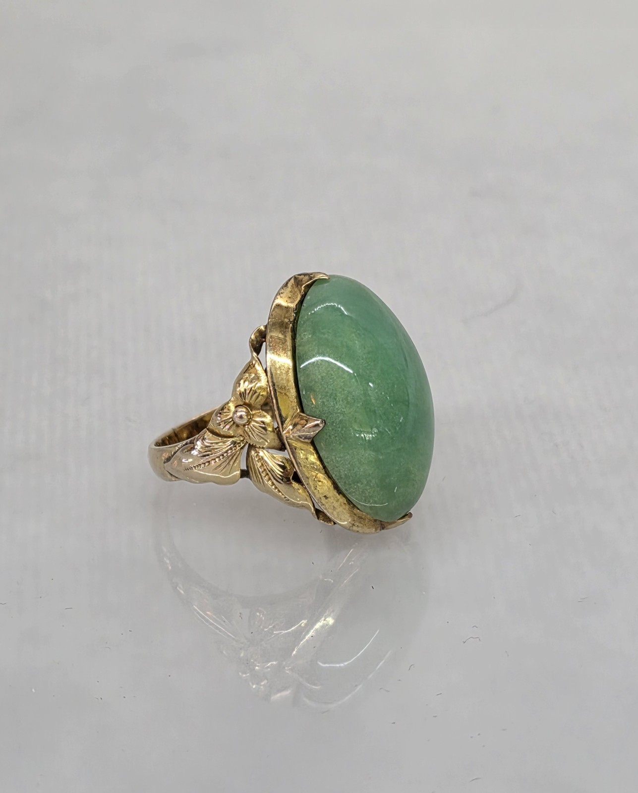 Antique 1930’s Chinese Solid 14k Gold & Beautiful Green Jade Cabochon Ring