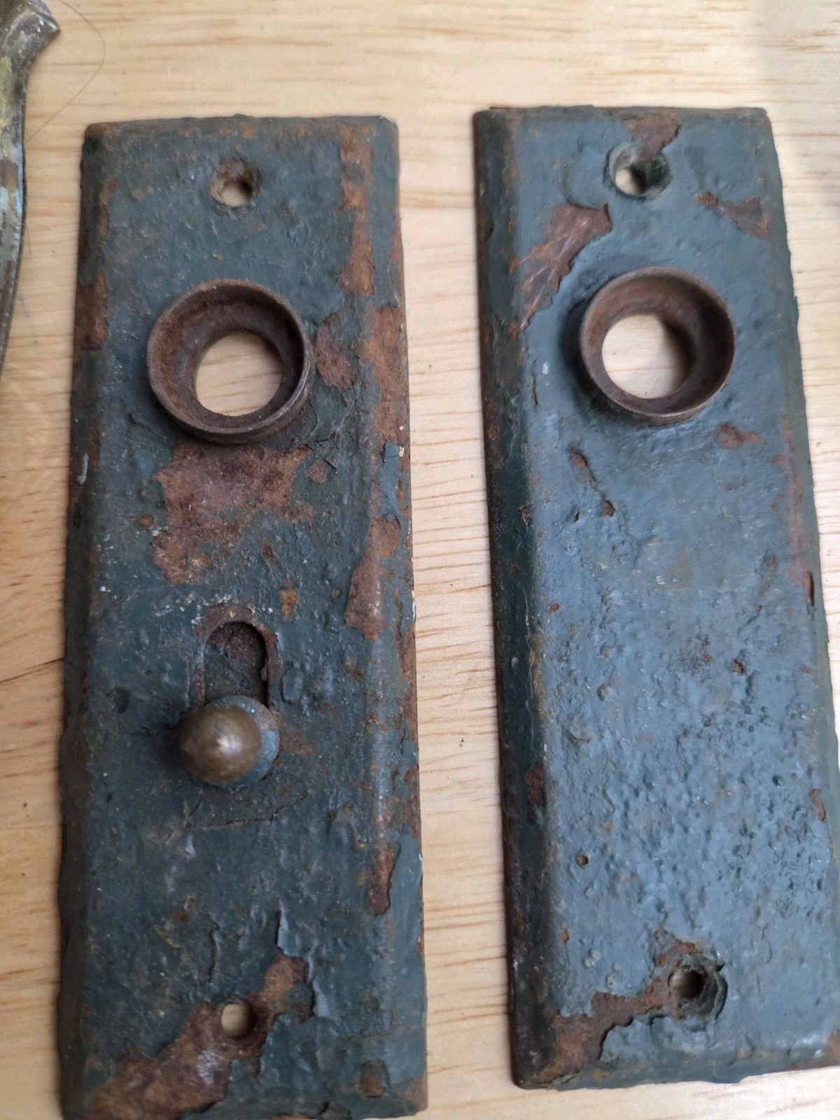 Lot Vintage Door Knobs, Backplates, Hardware Rusty Uncleaned 21 Pieces AS IS