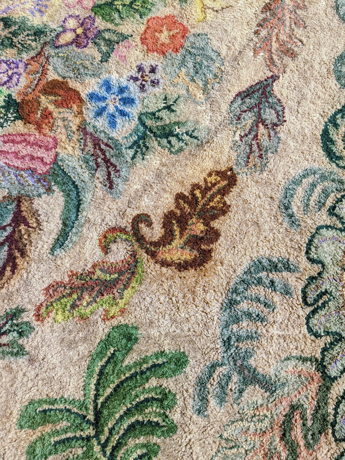 Large 7.5′ x 7.5′ Antique Folk Art American Hooked Rug Floral Wool