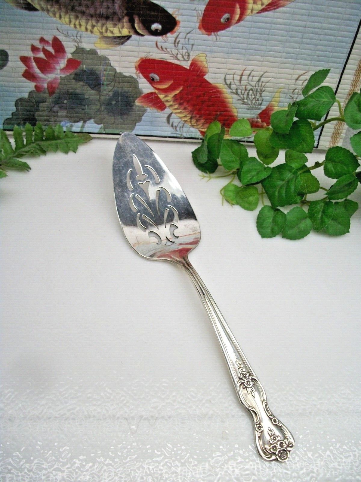 International MAGNOLIA Inspiration Silverplate Pie Cake Dessert Server 1951