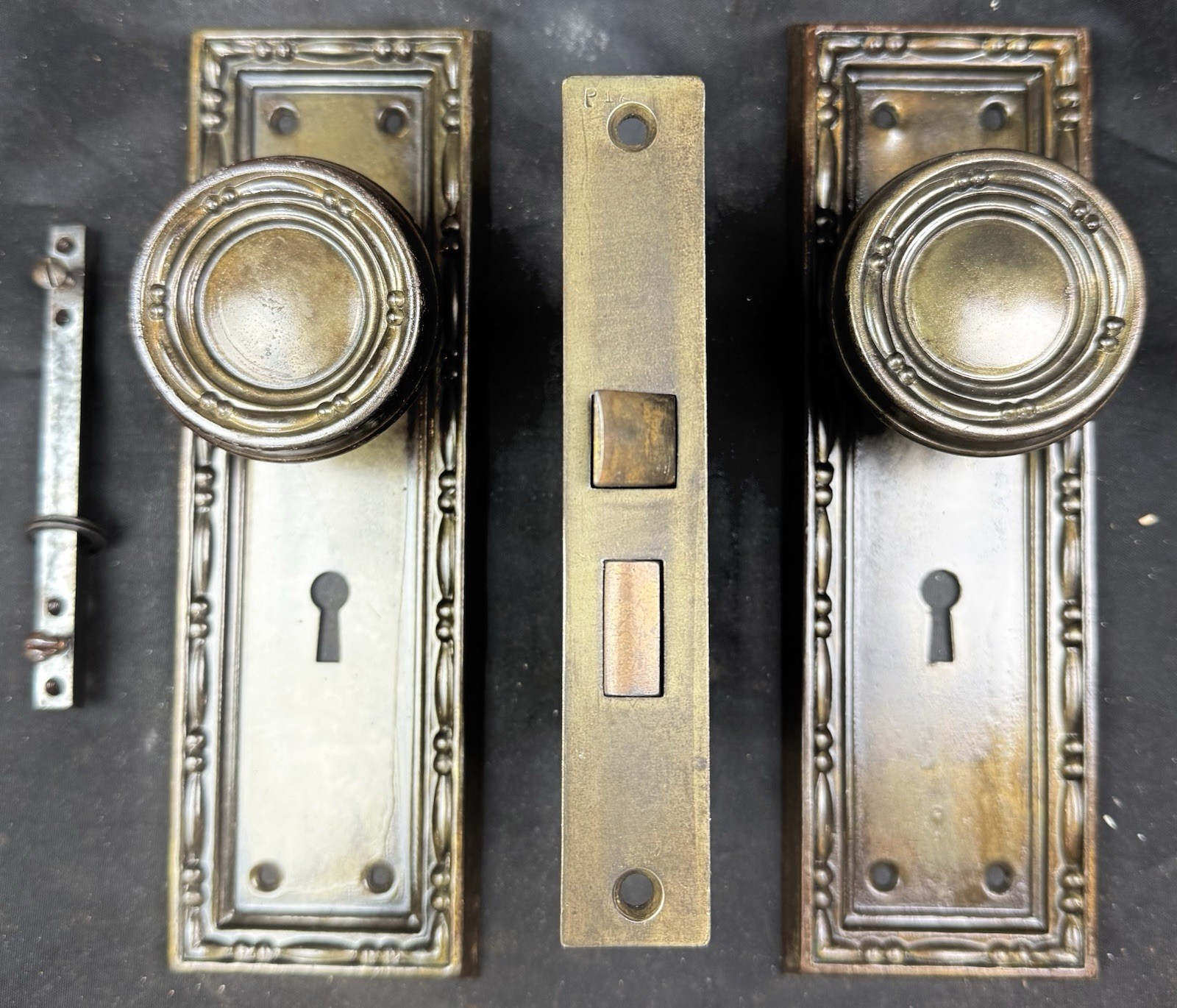 Russell & Erwin Surrey Pattern Interior Doorknob Hardware 1 of 16 Sets