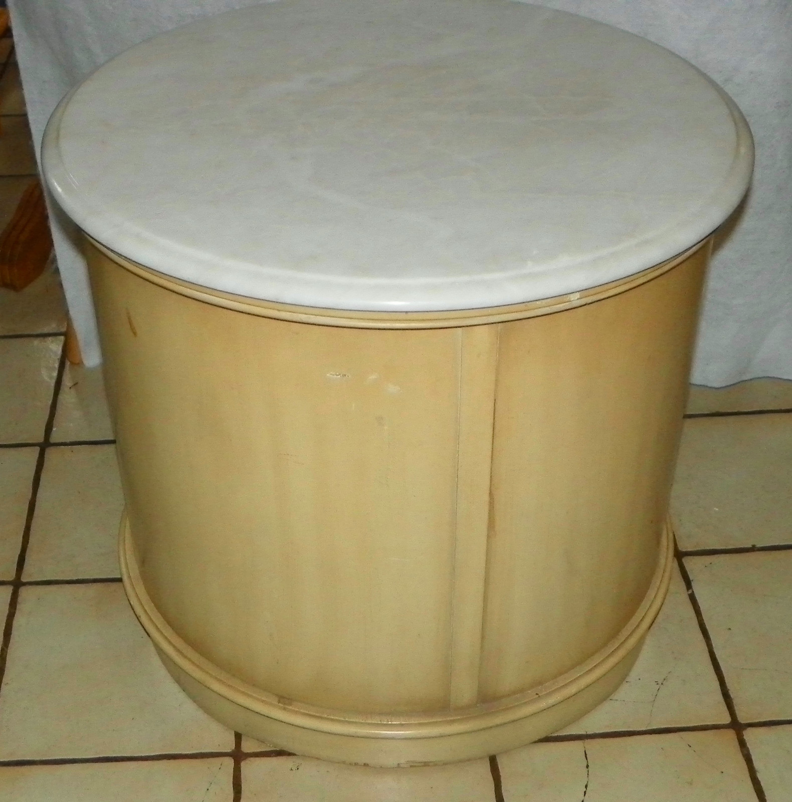 Mid Century Round Marble Top End Table / Side Table by Weiman (RP-ET5)