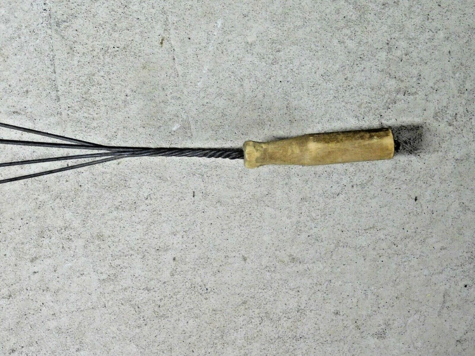 ANTIQUE RUG BEATER 26 1/4″ X 8 7/8″ IN GOOD CONDITION WITH WOOD HANDLE PRIMITIVE