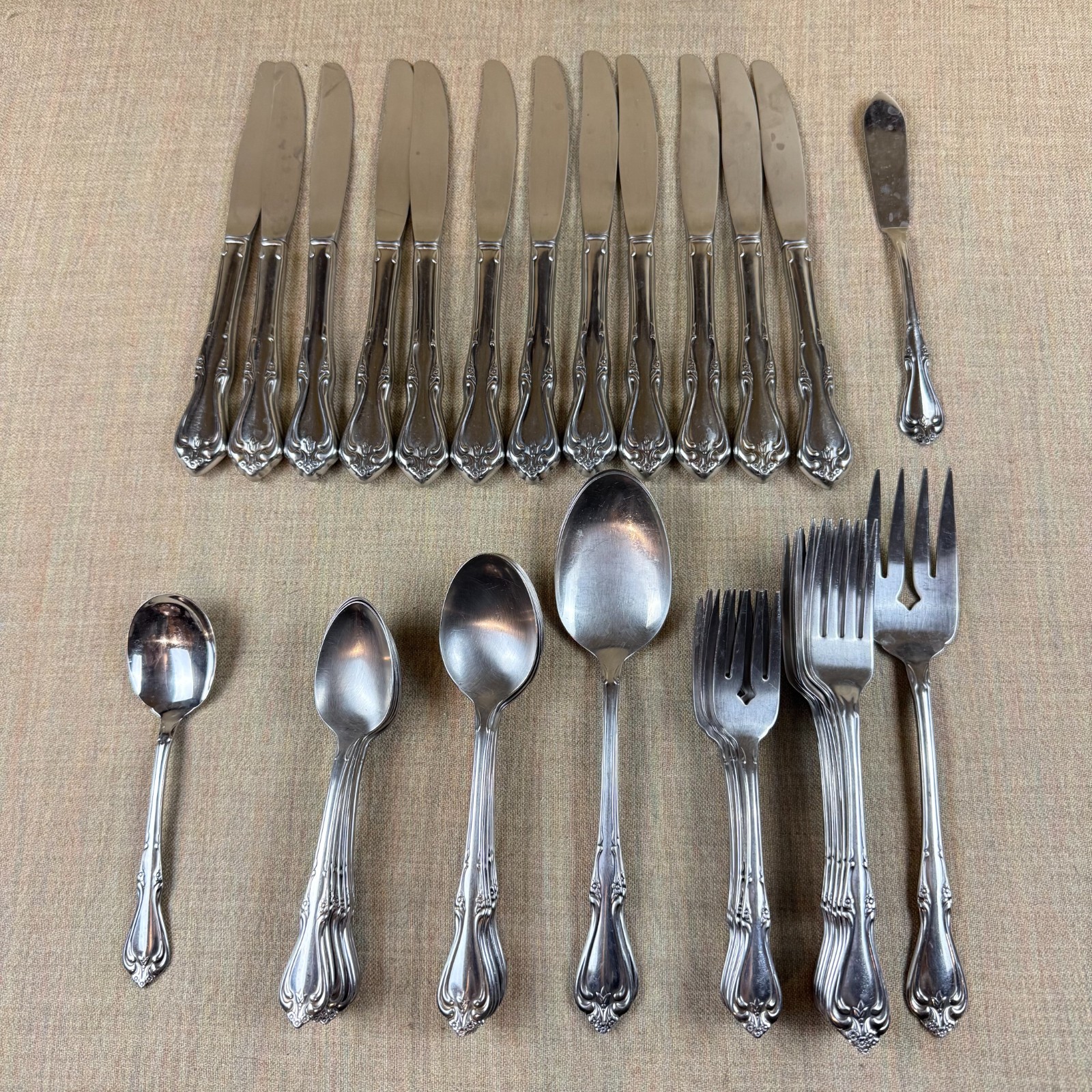 57pc Oneida Michelangelo 18/8 Stainless Flatware Set USA Floral Scroll