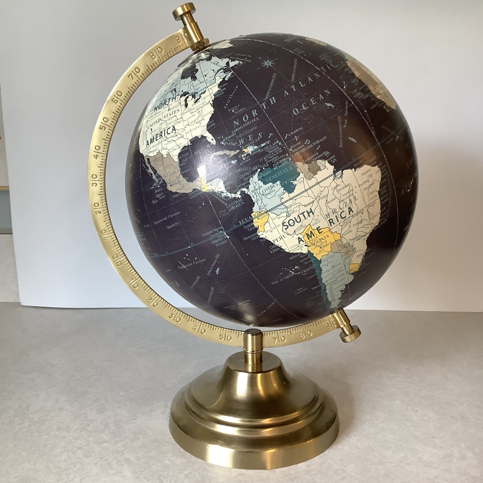 Designco Small Desktop Globe made in India With Brass Base, 1:72,000 Scale