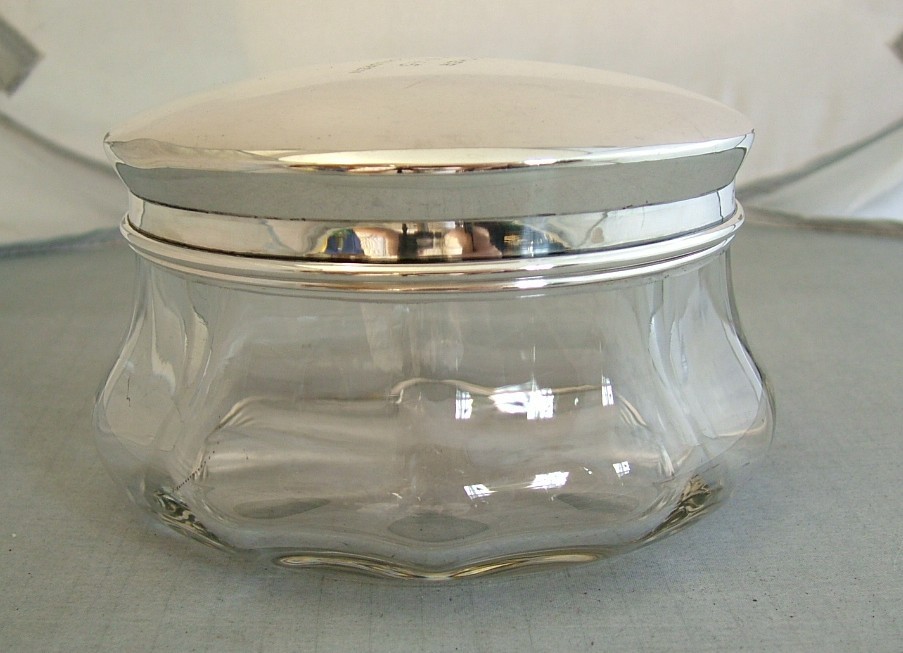 William Hutton – Large Sterling Silver Lidded Dressing Table Pot – Birm 1919