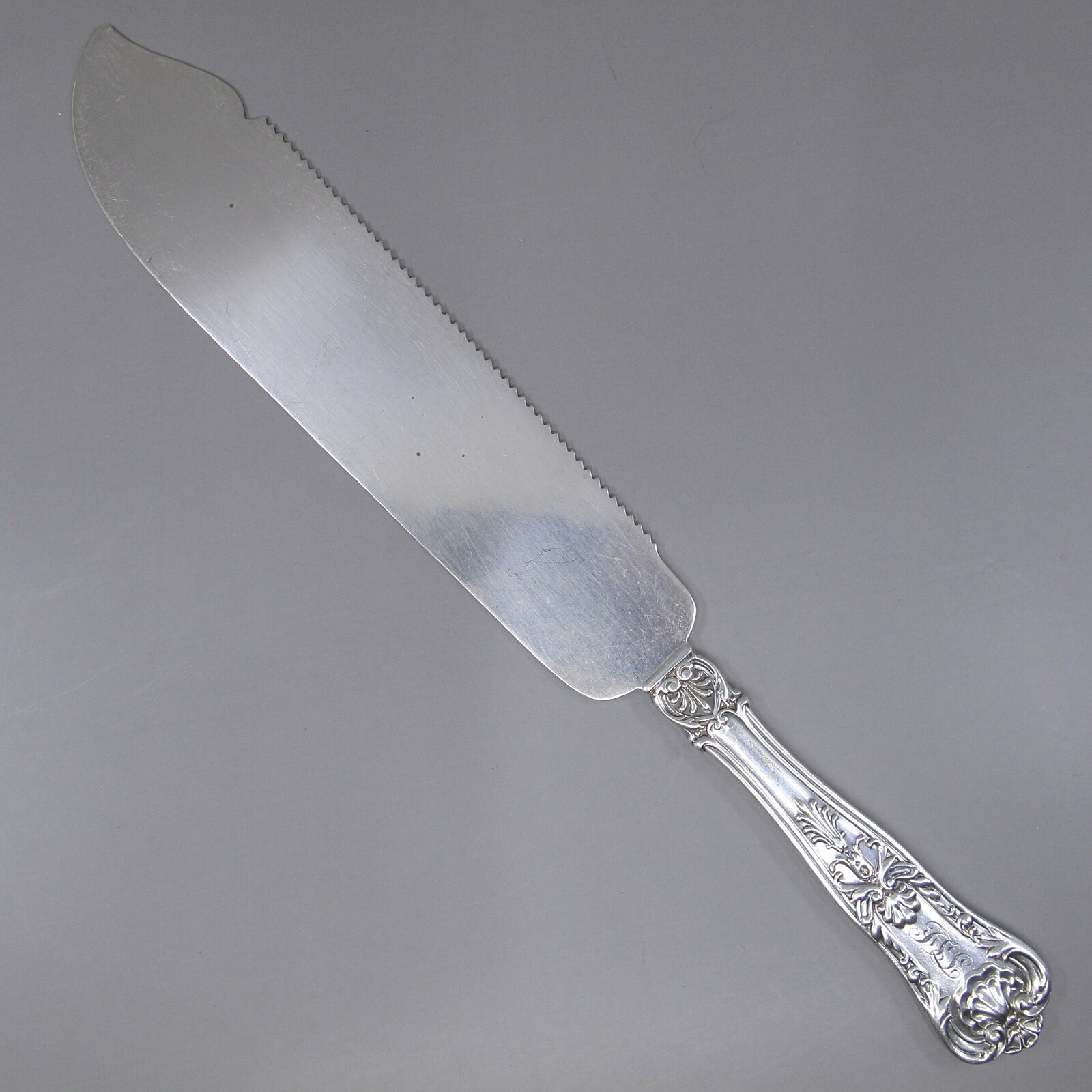 NEW QUEENS by GORHAM Sterling Silver 10″ Cake Saw Knife Monogram “FSS” 93g