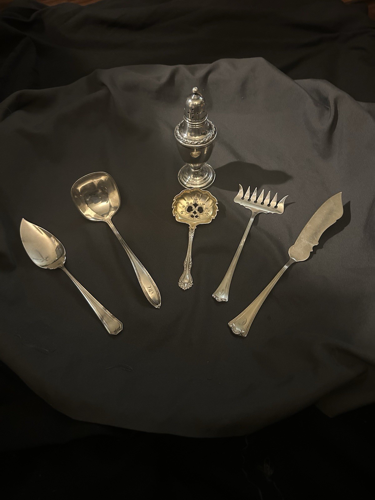 Sterling Silver flatware Featuring a stunning Silver pepper Shaker, Weight 163 g