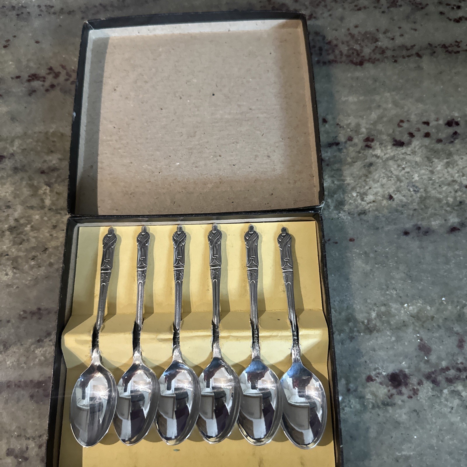 6 Vintage Silver Plated EPNS Apostle Teaspoons 11 Cms Long – In original box