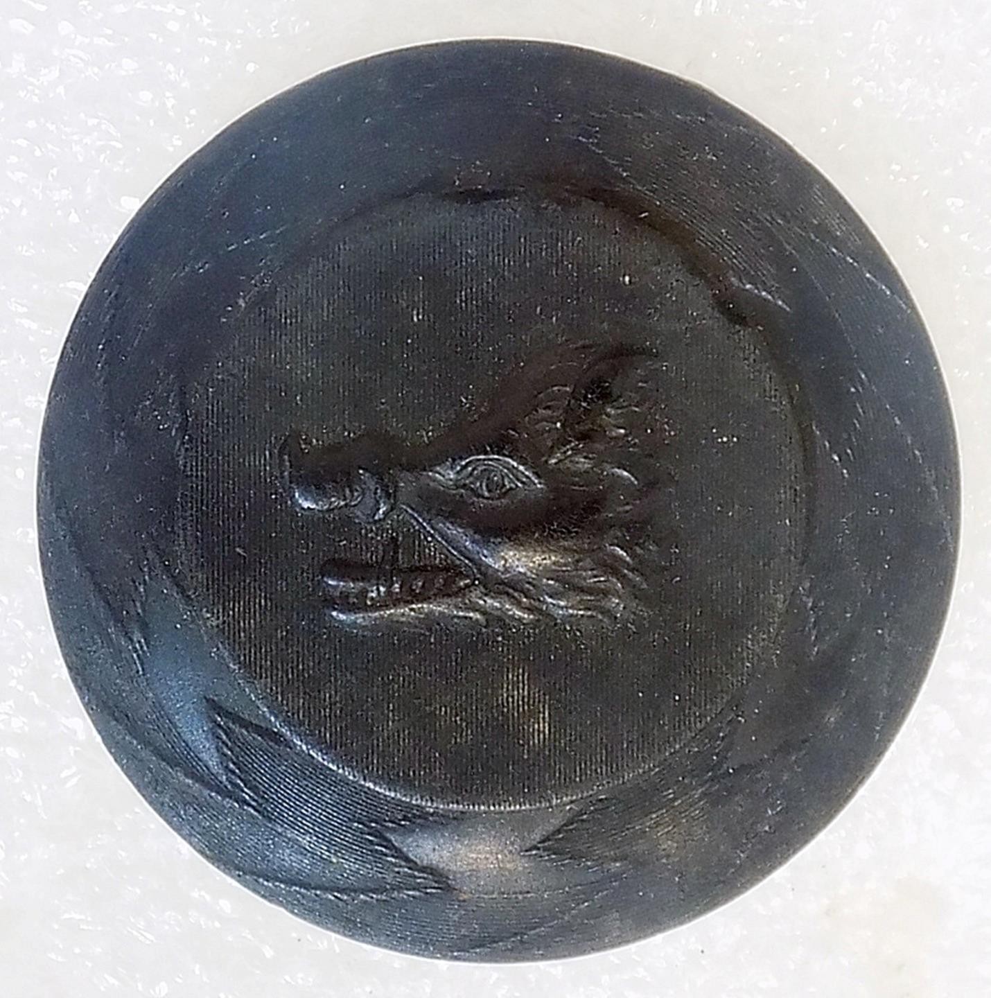 Antique Stamped Horn Button with Wild Boar Head 1-1/16″ Lined Field Facing Right