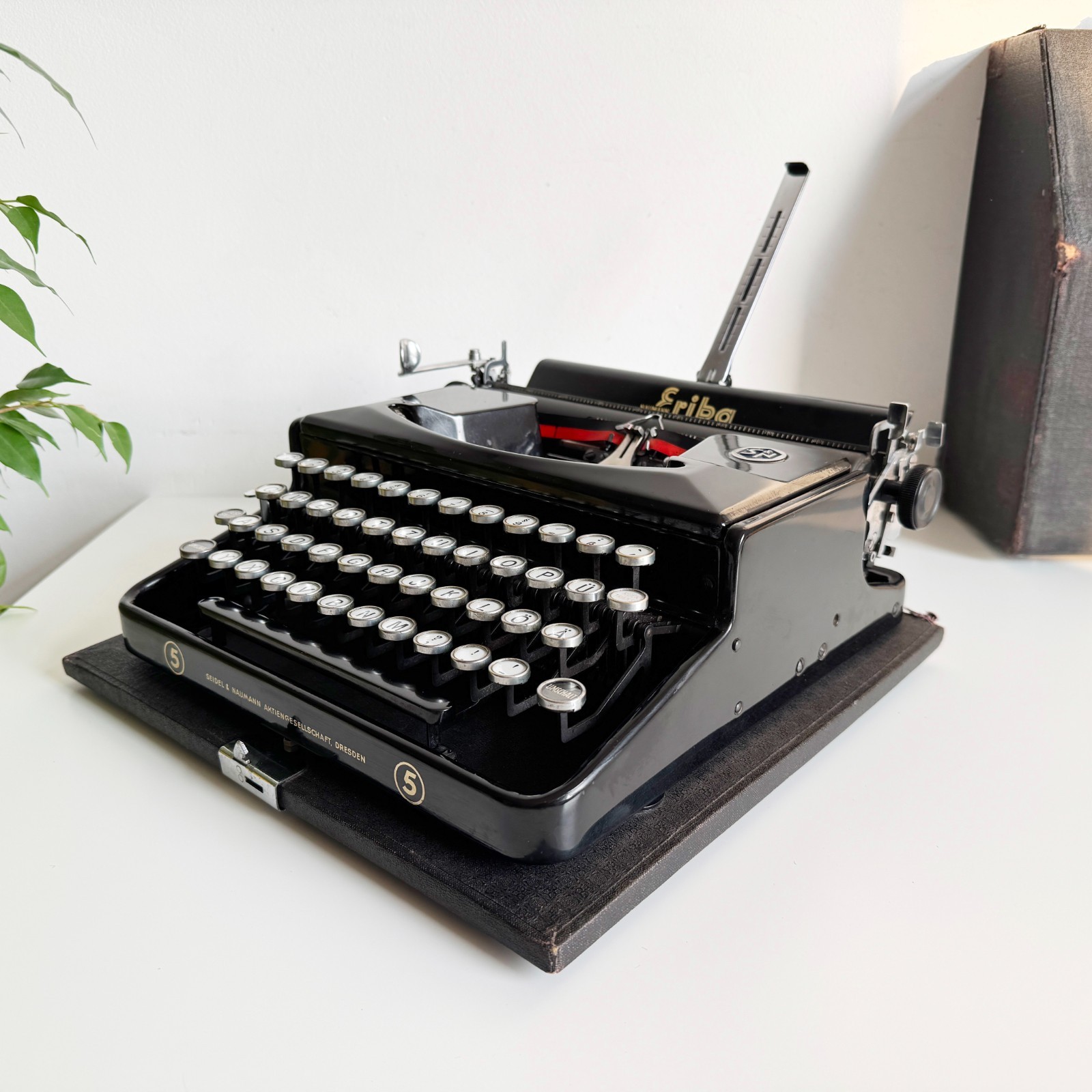 Erika 5 Typewriter | 1930s | Working | Serviced | UPS 3-Day to US/CAN