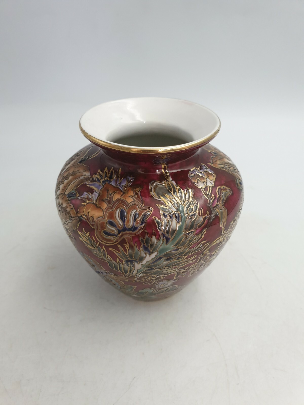 CHINESE TOYO SURAT BRANDY TRADING PORCELAIN BULBOUS VASE HAND PAINTED FLORAL GOL