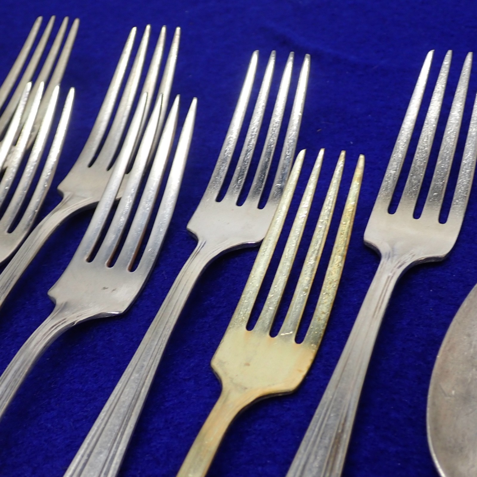 35 Pc AVON 1940 Silverplate Flatware Set Spoons Forks Knives S12