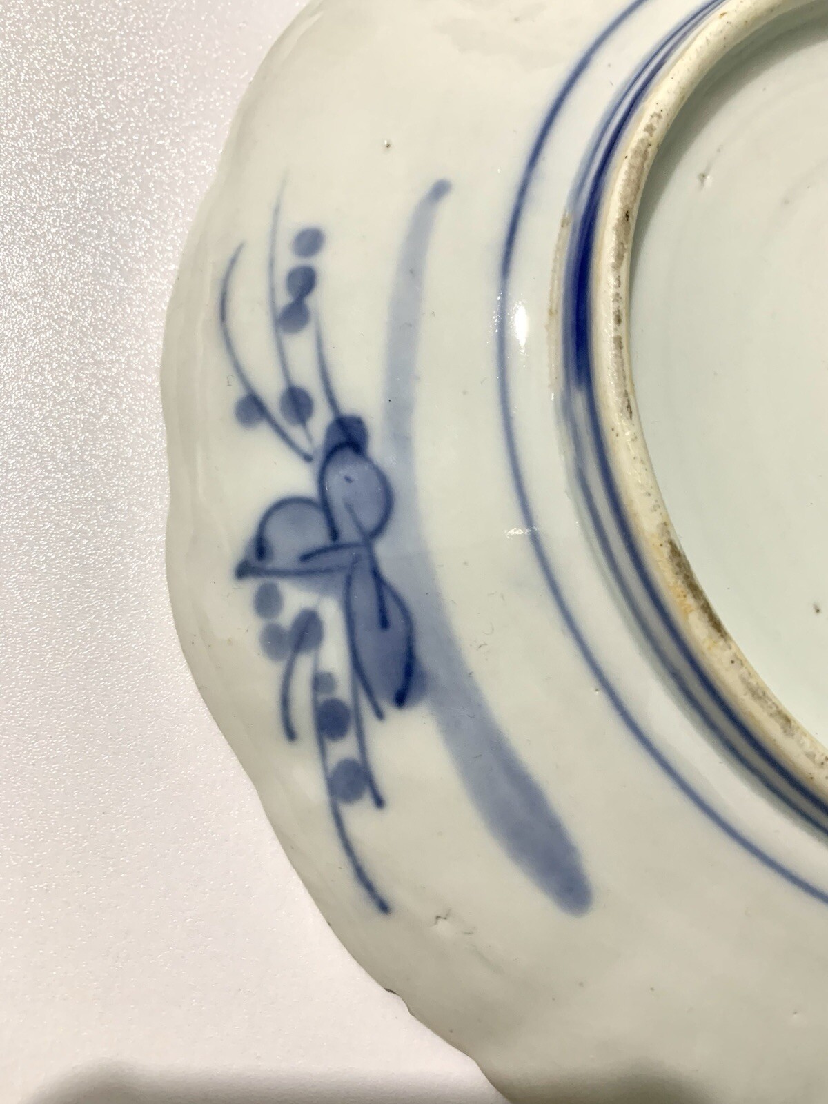 Antique 19th Century Japanese Hand Painted Imari Scalloped Plate 22.5 cm