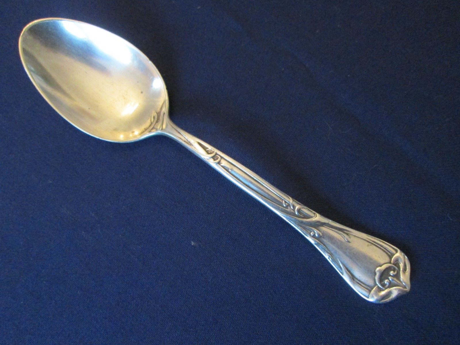 TEA SPOON! Vintage REED & BARTON silverplate: MODERN ART pattern: LOVELY