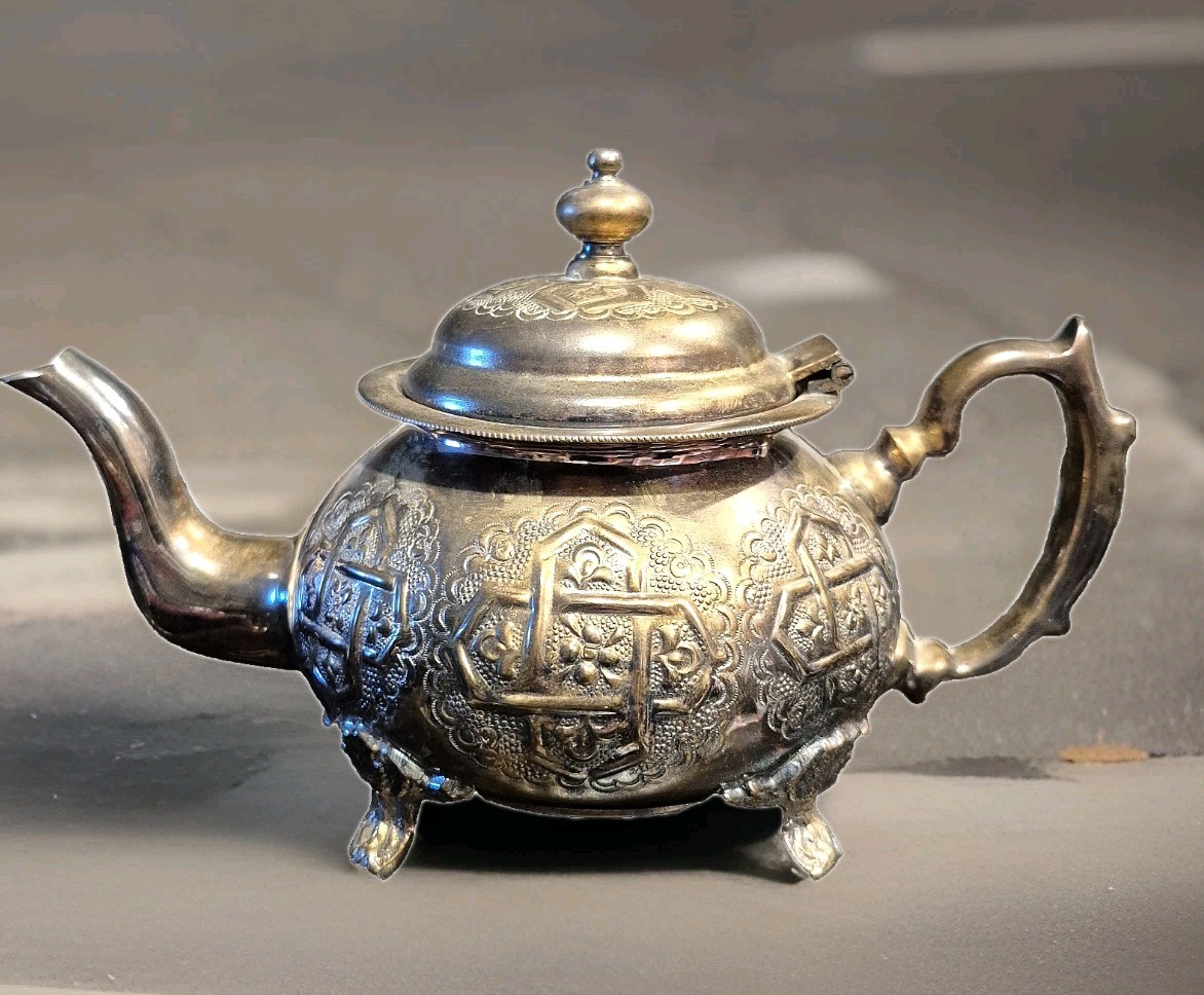 Vintage Moroccan Silver Plate Repousse Teapot 4 Legs 7.5″ – Shamsi Abd Al Haq