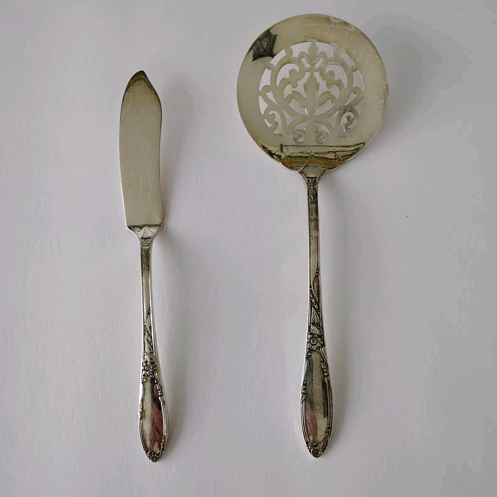 Serving Set Chateau Pattern “Heirloom Plate” by Oneida Silver, Silverplate 1934