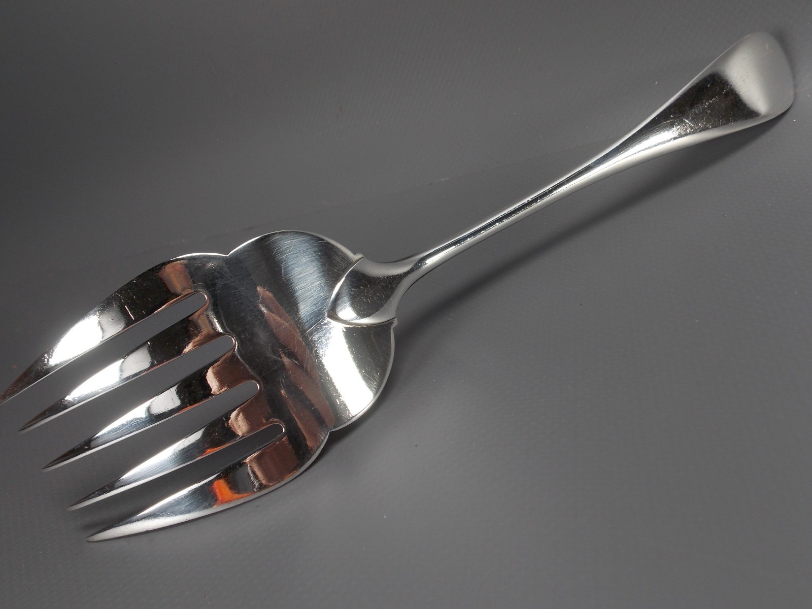 Christofle Silverplate Fish Serving Fork 5-tine 9″ Fidelio