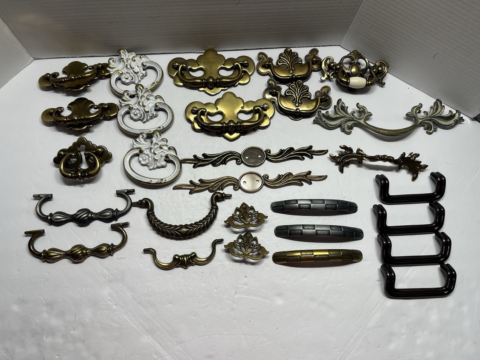 Vintage Lot (28) NOS Misc. Fixed & Drop Bail/ Key Hole,Accent Pulls & Plates