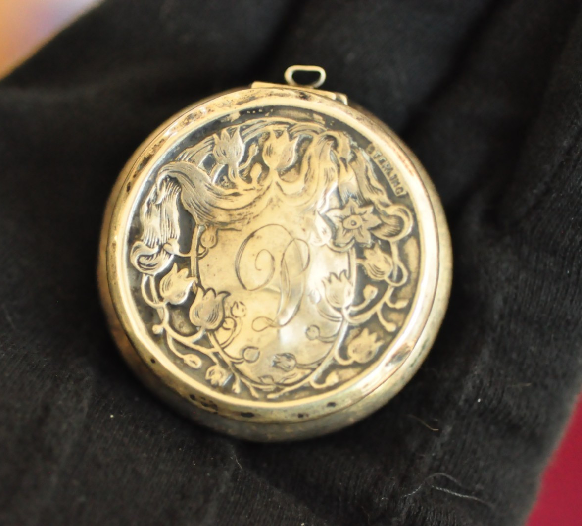 Lovely Vintage Sterling Silver Compact – Engraved Monogram – 1½” – 28g Works!