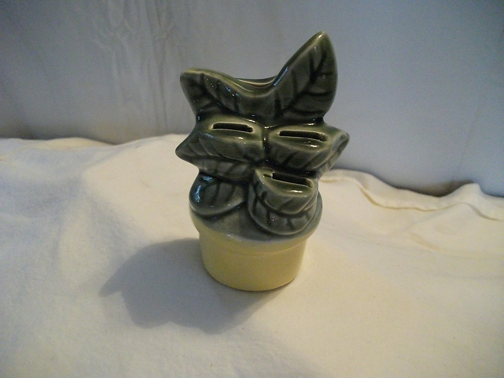 Cardinal china measuring Spoon Holder (wallmount)