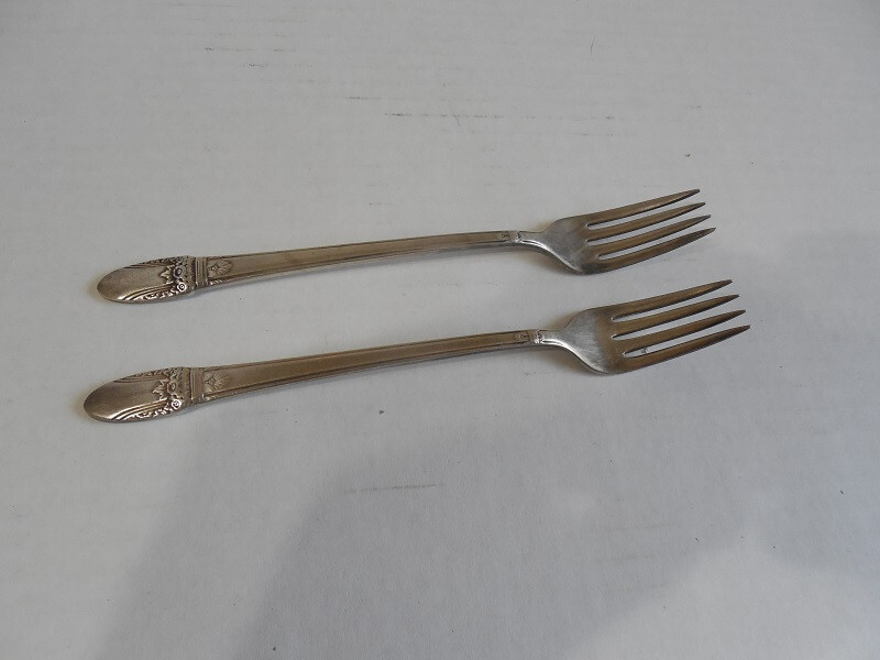 2 x 1847 Rogers bros silverware fork 7 5/8″