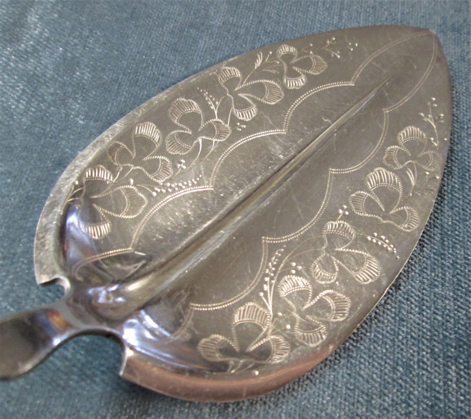 FIDDLE Cake Server Engraved Clover Leaves Rogers Silverplate 1900 No Monogram