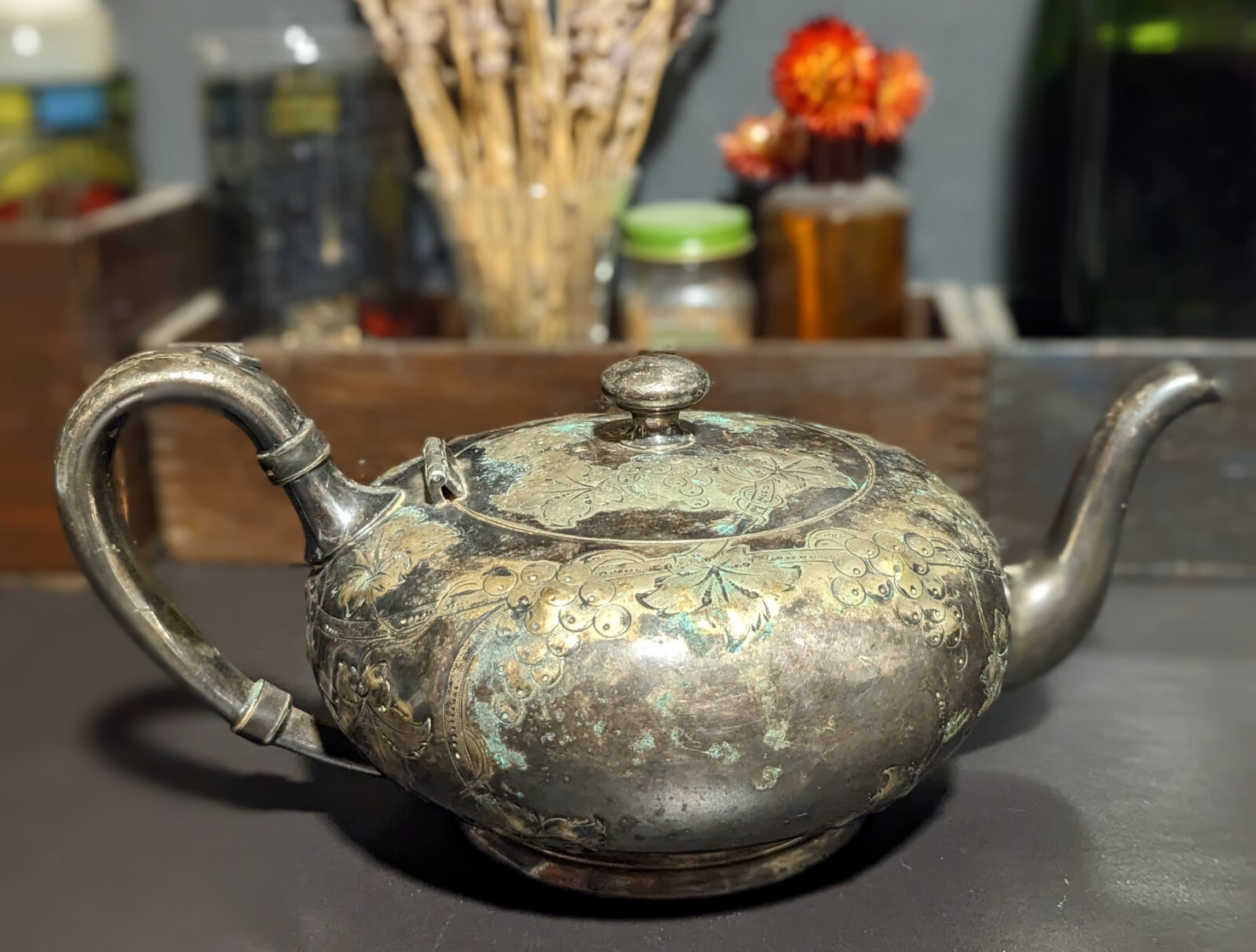 Antique Barbour Silver Co. BSCEP Silver Plated Grapevine Teapot Beautiful Patina