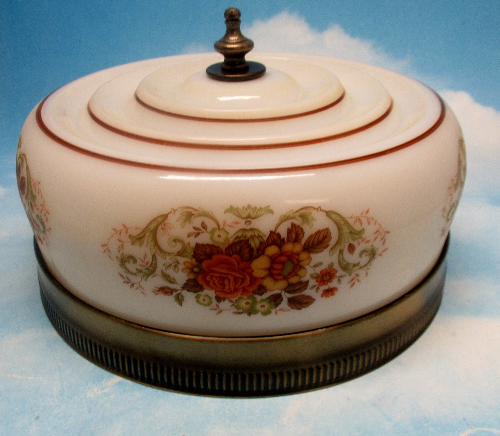 Vtg QUOIZEL Abigail Adams MILK GLASS & BRASS FLORAL Ceiling Light Fixture