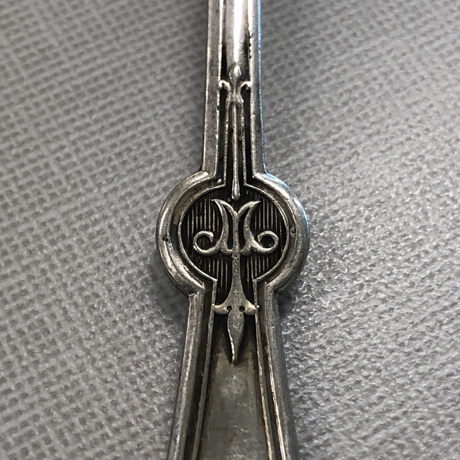 Rogers 1871 PERSIAN Pattern Sugar Scalloped Shell Spoon IS Silverplate Flatware