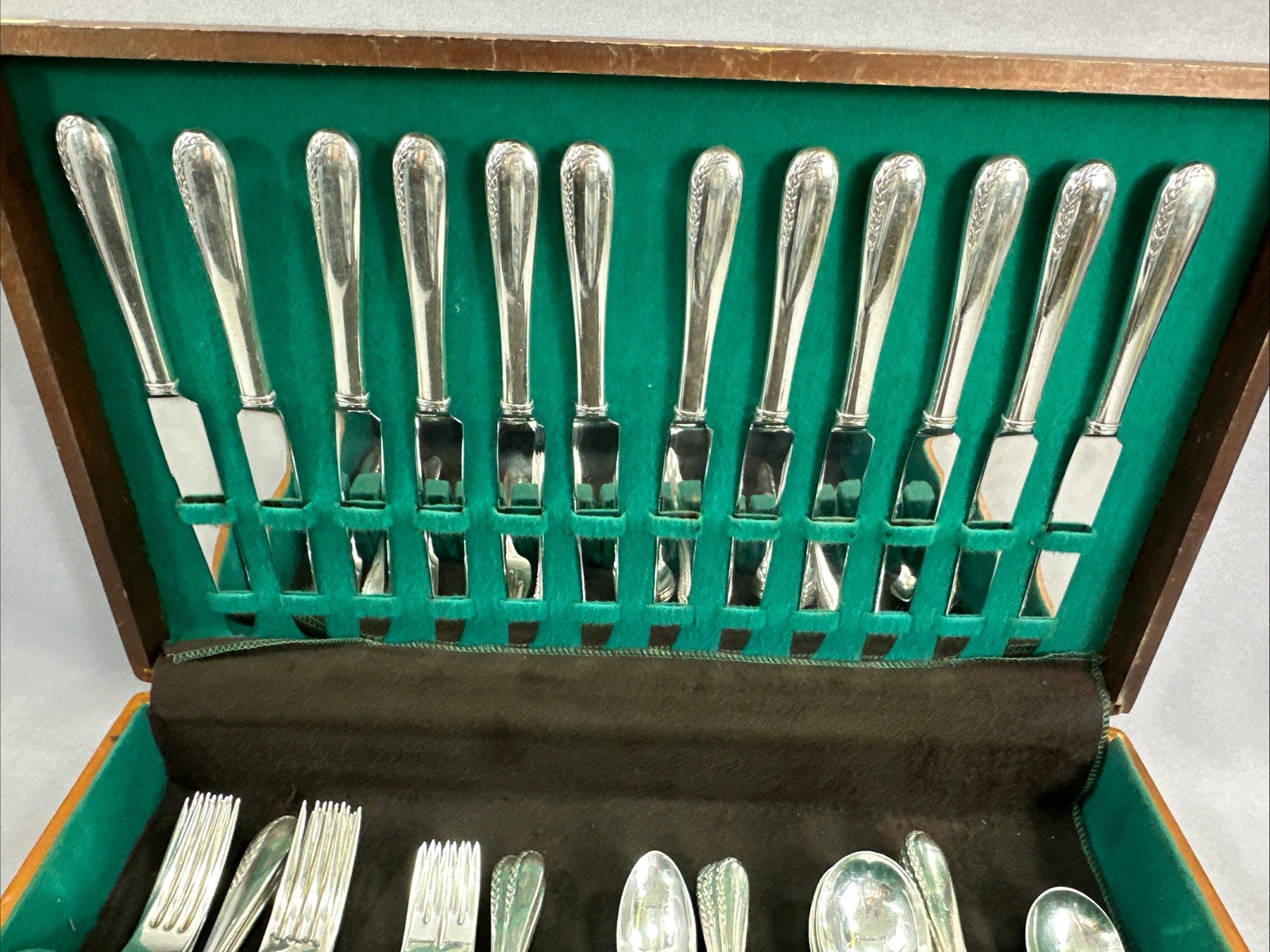 61 Piece WALLACE Silverware Stainless Ultra Braided Wheat Design In Wood Case