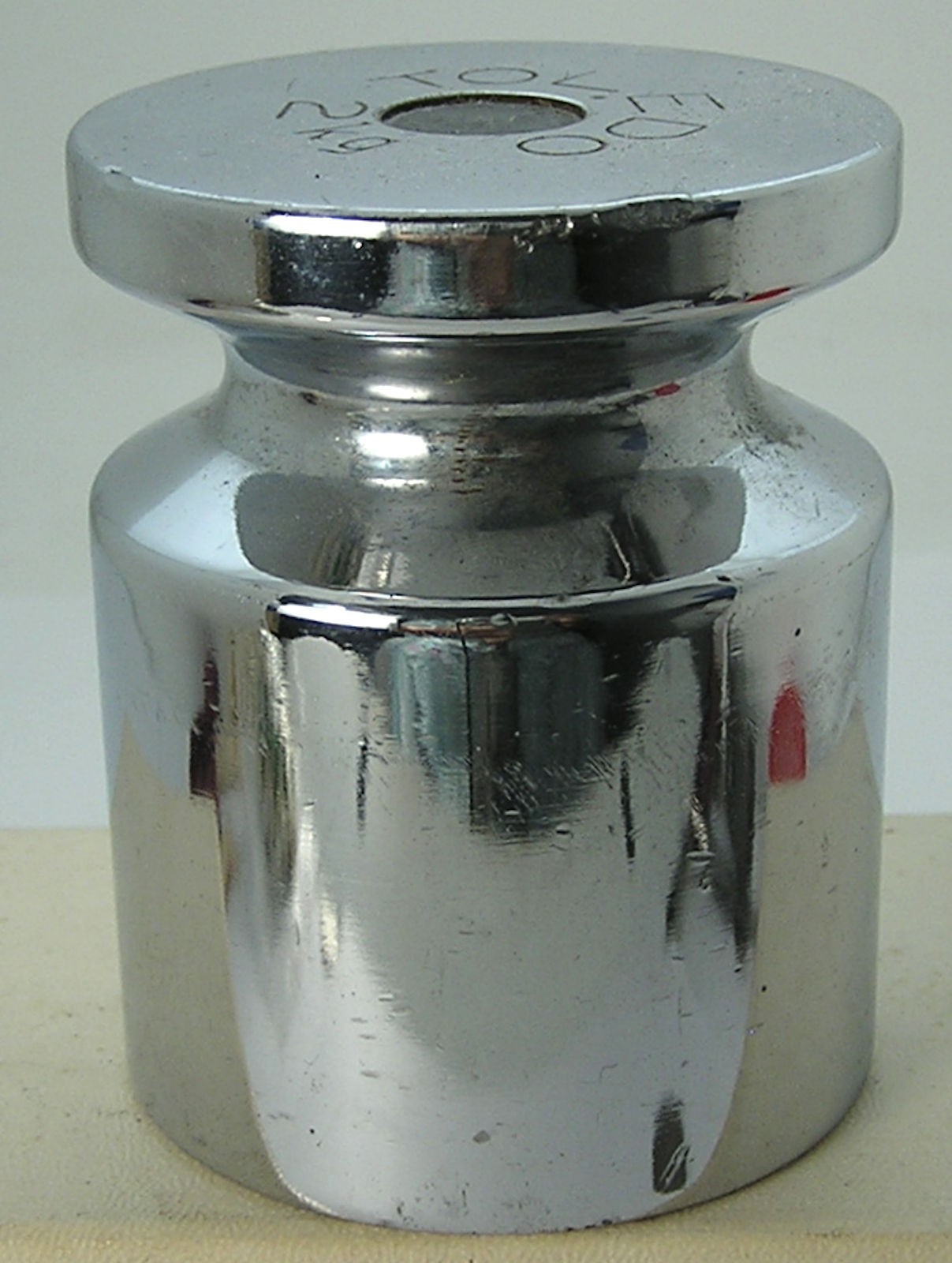 Vintage (Mettler) Toledo 2kg Chrome Plated Scale Weight 3-1/4″ by 2-1/2″