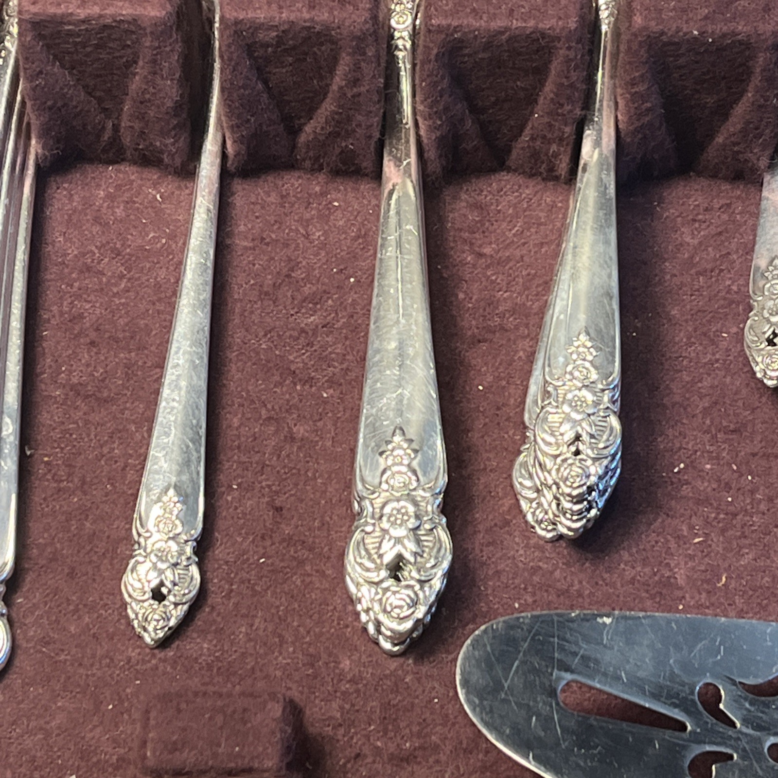 PRESTIGE ONEIDA 88 PC SET SILVERWARE SILVERPLATE in Box DISTINCTION pattern VTG