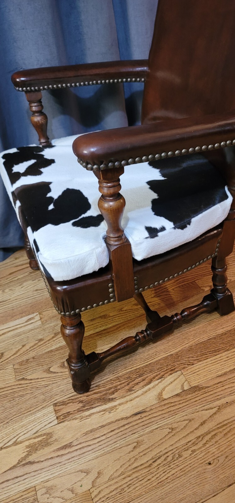 💐 Antique Leather and Cowhide Accent Side Chair