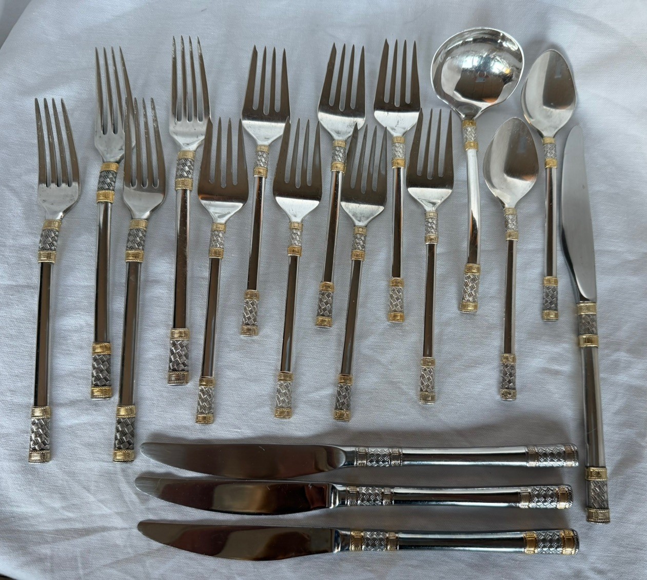Wallace Sterling Silver Gold Accent Aegean Wave Silverware – 18 Pieces
