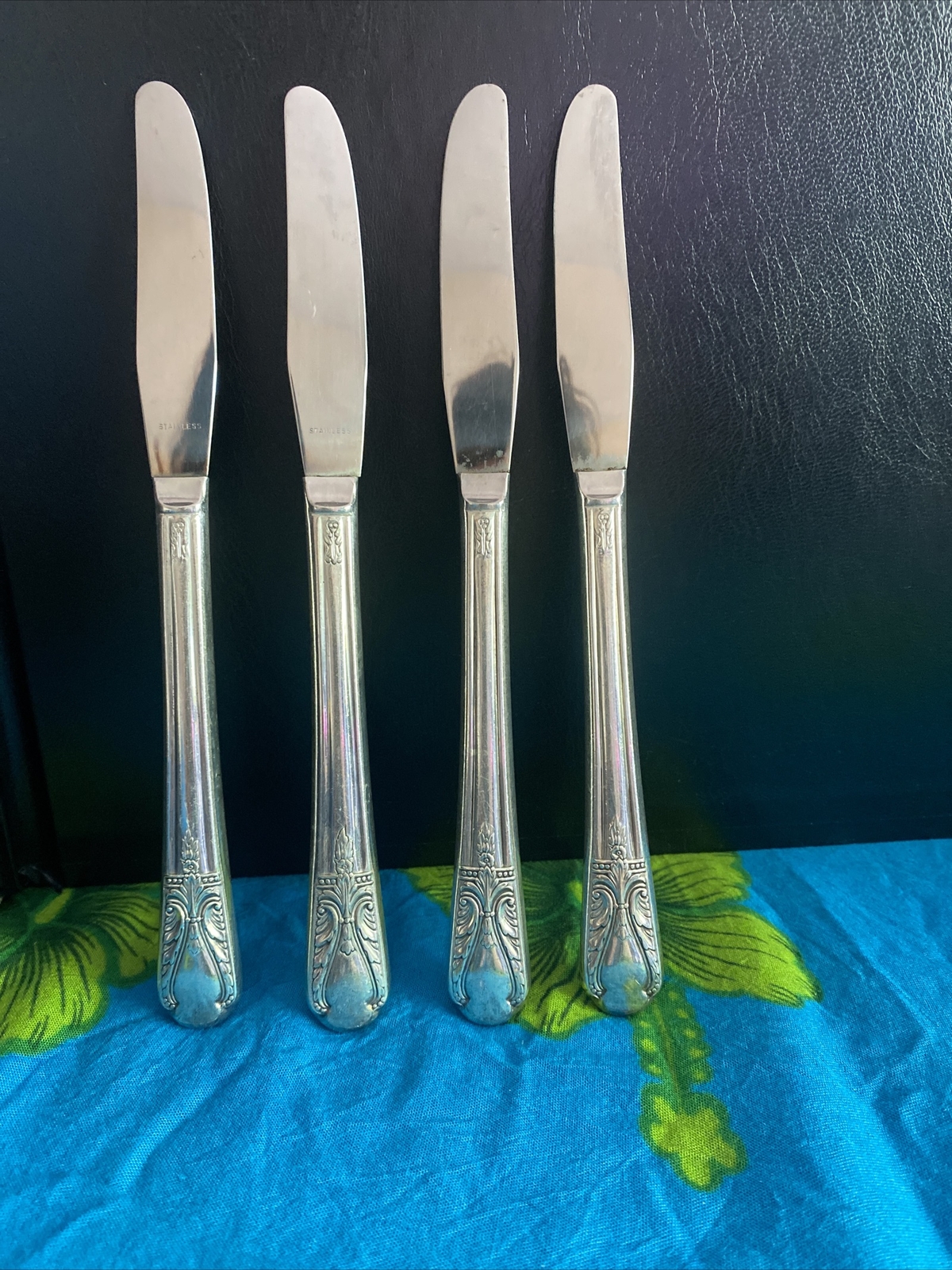 4 AVALON-CABIN GRILL STYLE DINNER KNIVES-UNIQUE 1940 ROGERS FINE
